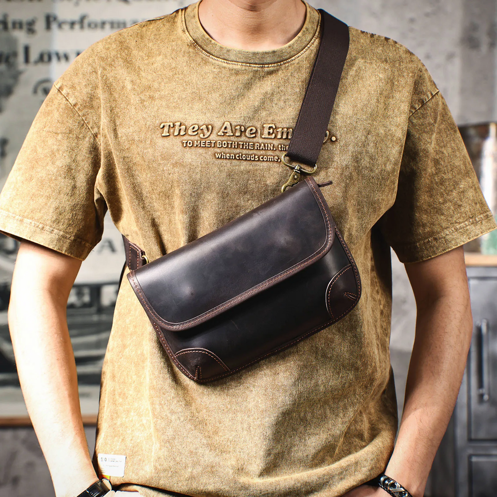 The Sentry | Sac bandoulière Hard-Frame Frontier en cuir Crazy Horse