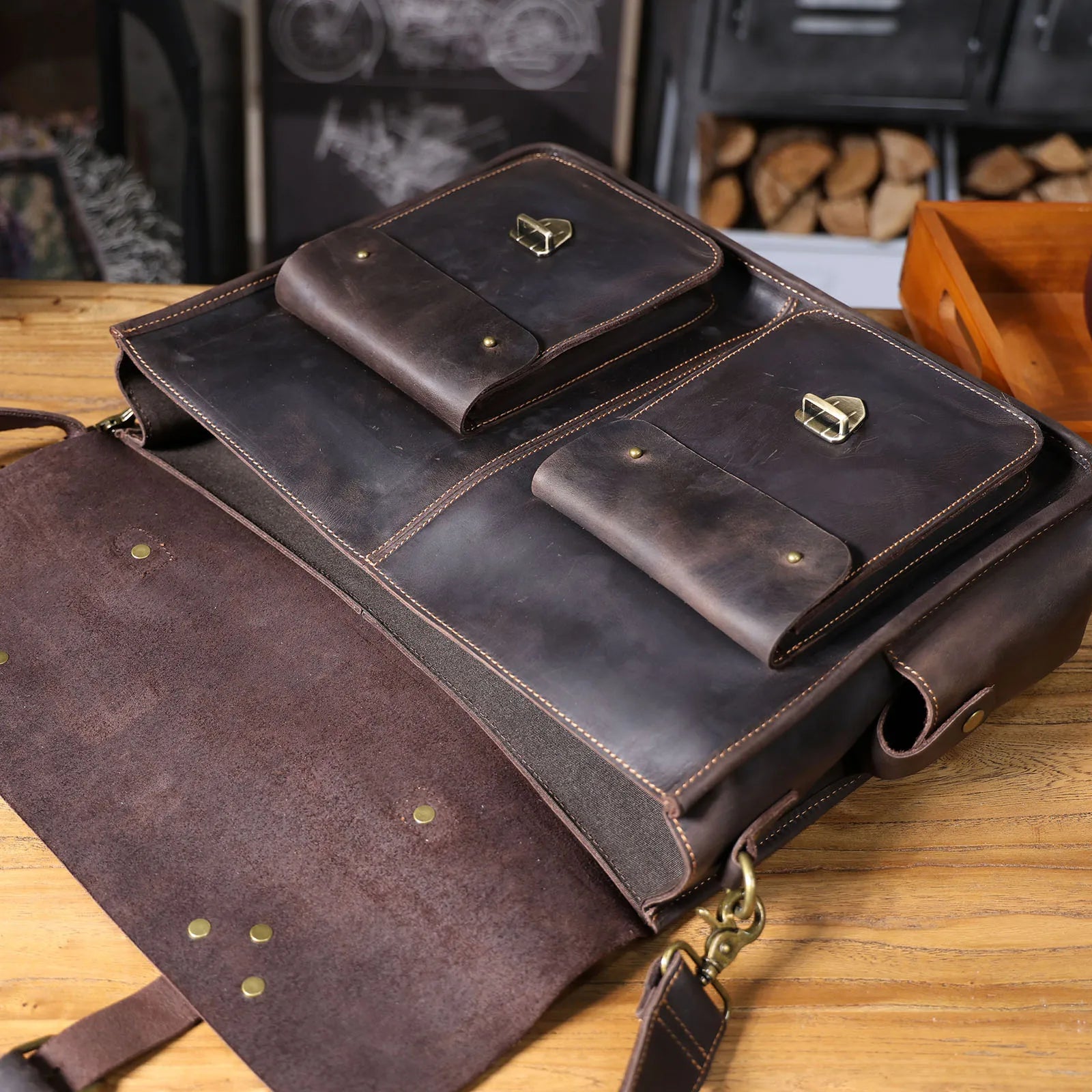 The Gavel | Serviette Frontier 16" en cuir Crazy Horse à cadre rigide
