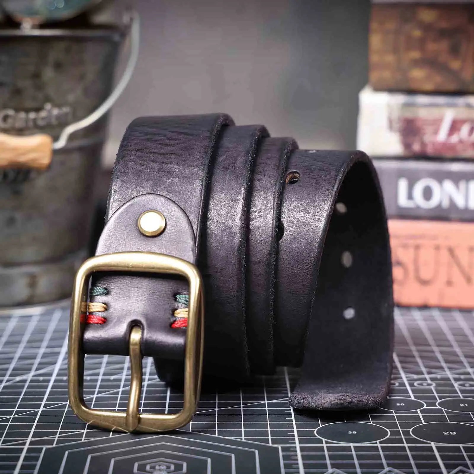 Le Brass-Tack | Ceinture Frontier en cuir de vachette italien épais et en laiton massif, fabriquée à la main
