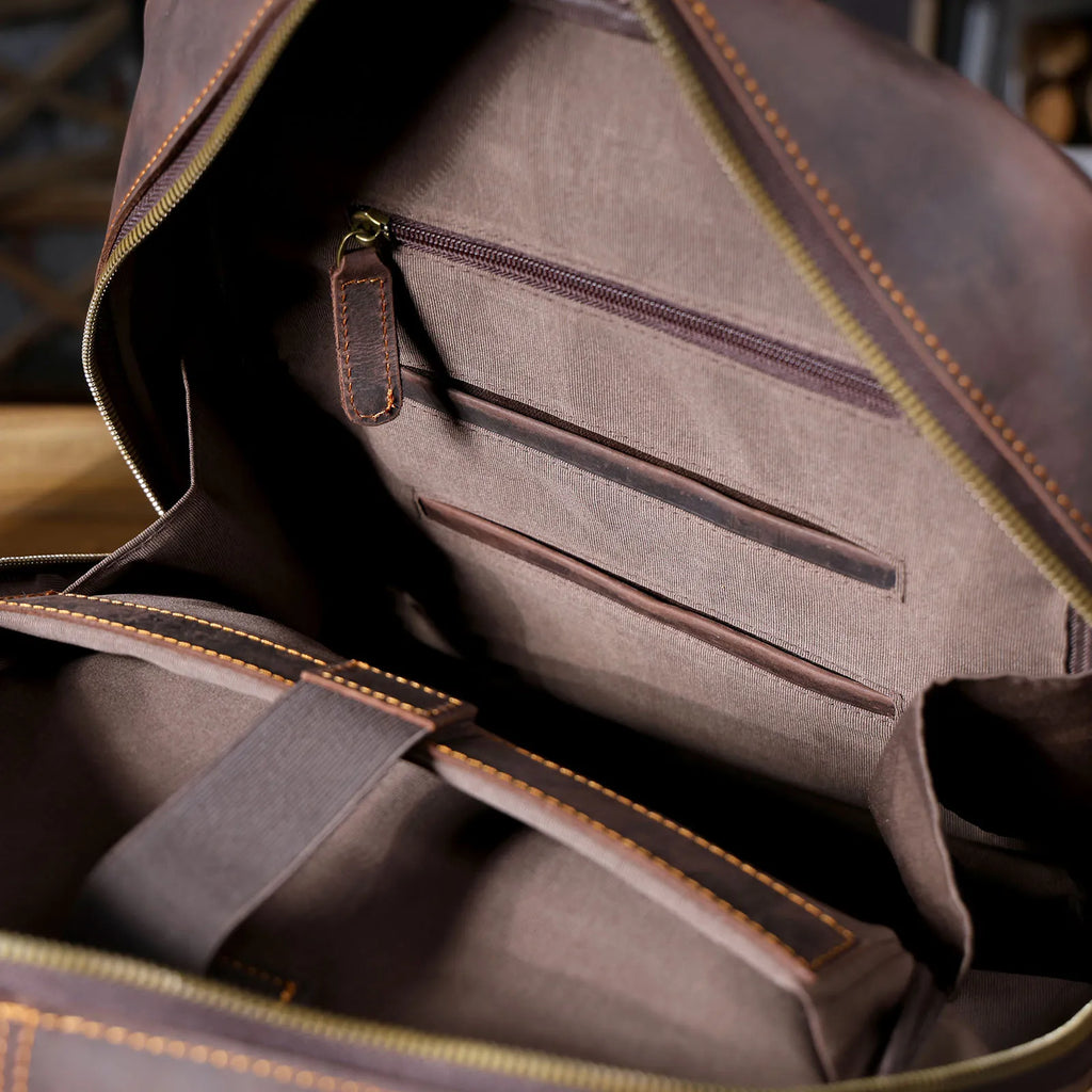 Le sac à dos en cuir « Crazy Horse » fait main The Fortress Scout-Pack pour ordinateur portable 15 pouces