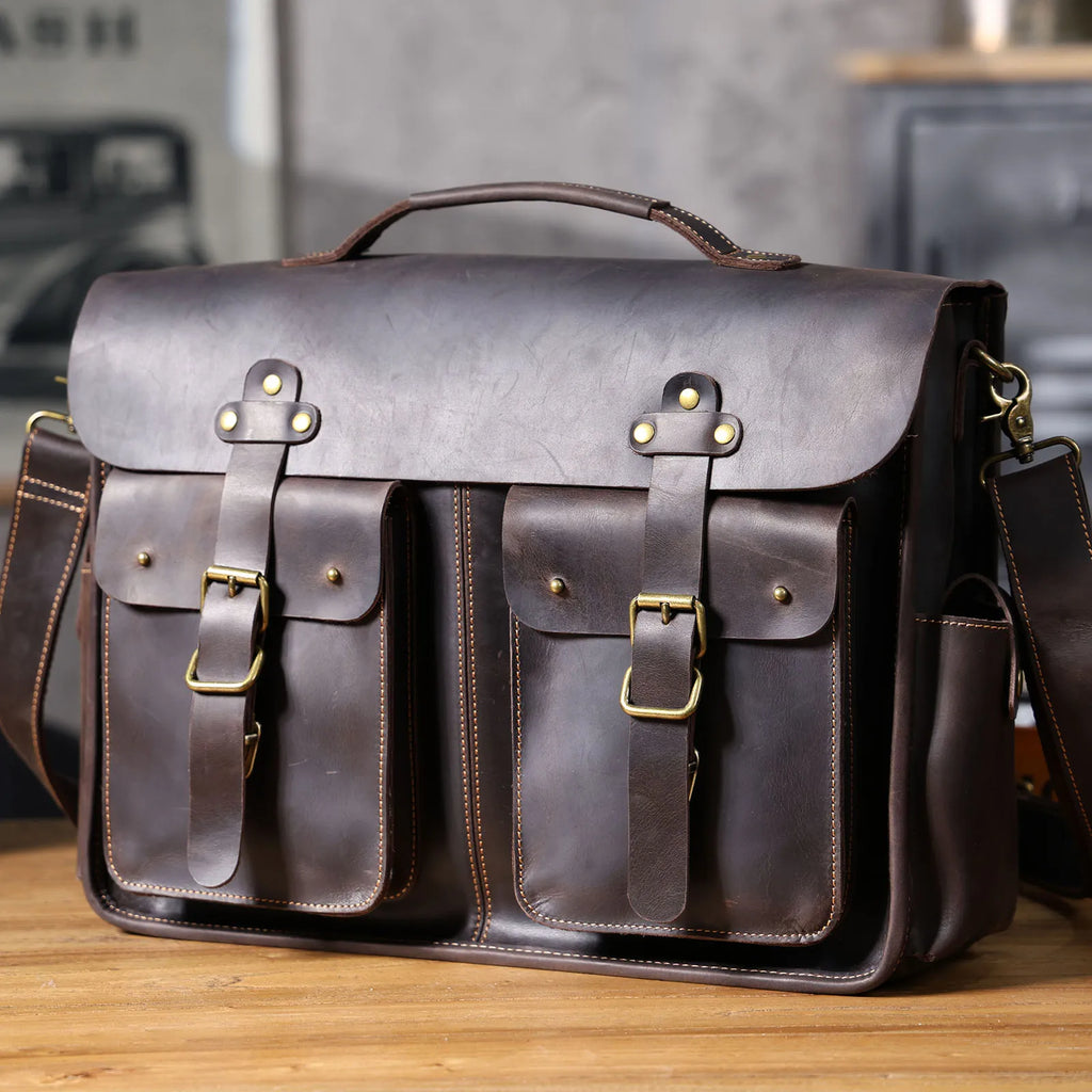 The Gavel | Serviette Frontier 16" en cuir Crazy Horse à cadre rigide