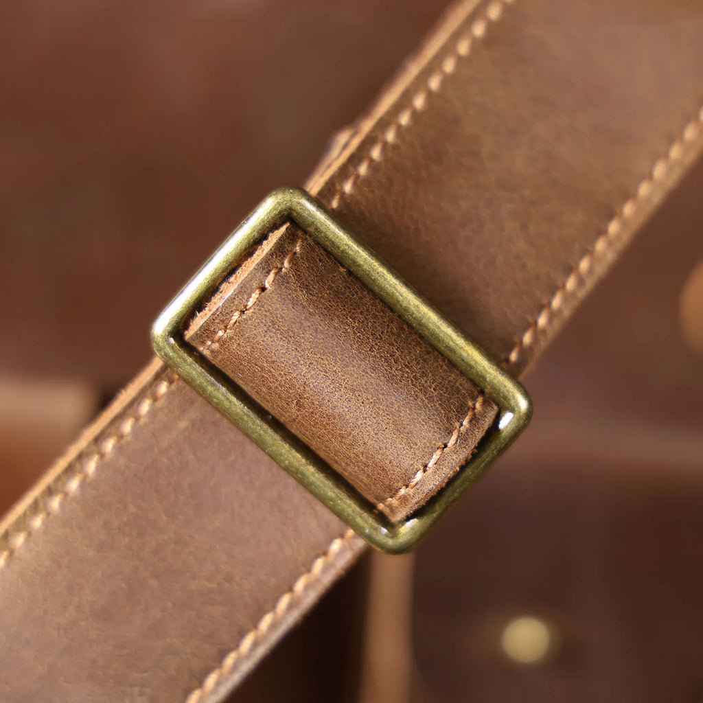 The Gavel | Serviette Frontier 16" en cuir Crazy Horse à cadre rigide