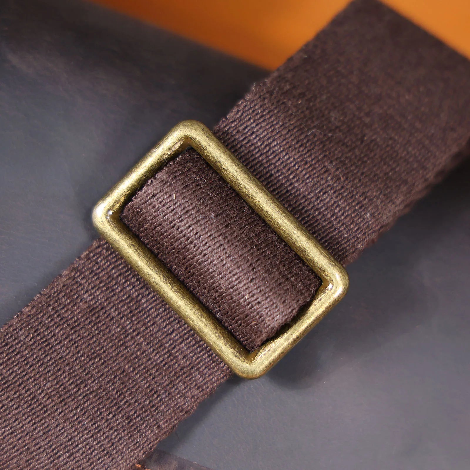 The Sentry | Sac bandoulière Hard-Frame Frontier en cuir Crazy Horse