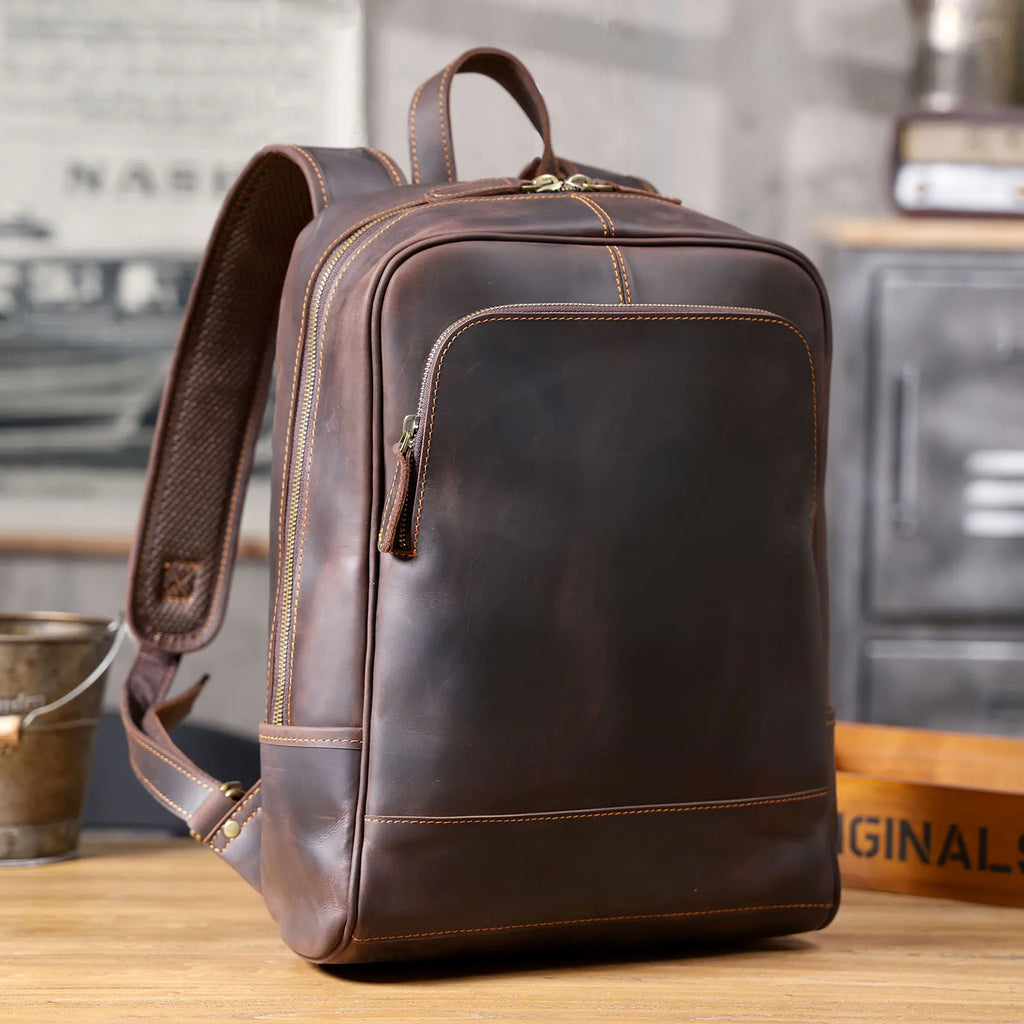 Le sac à dos en cuir « Crazy Horse » fait main The Fortress Scout-Pack pour ordinateur portable 15 pouces