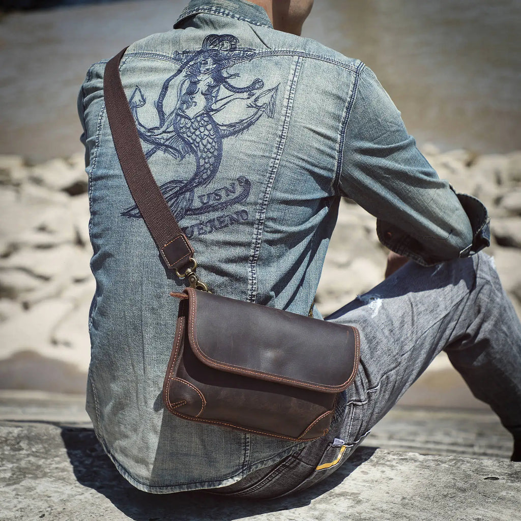 The Sentry | Sac bandoulière Hard-Frame Frontier en cuir Crazy Horse