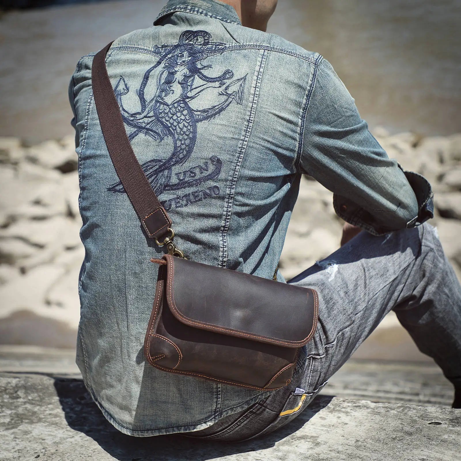 The Sentry | Hard-Frame Crazy Horse Leather Frontier Crossbody