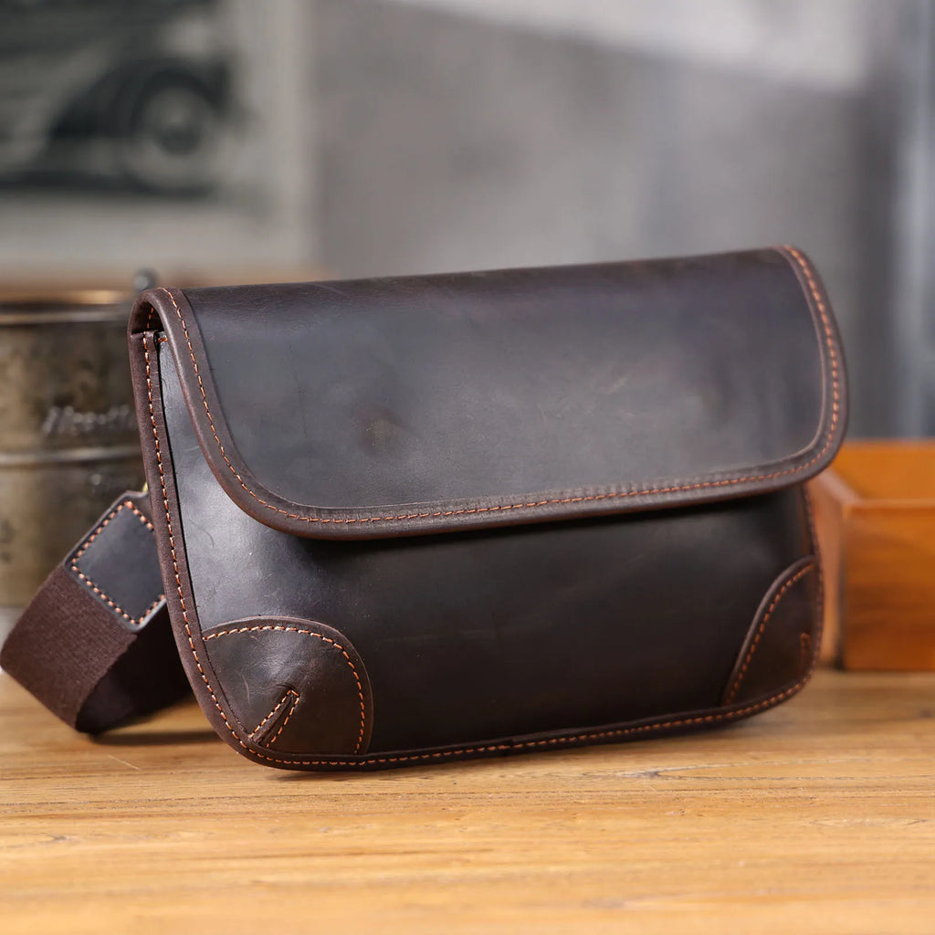 The Sentry | Sac bandoulière Hard-Frame Frontier en cuir Crazy Horse