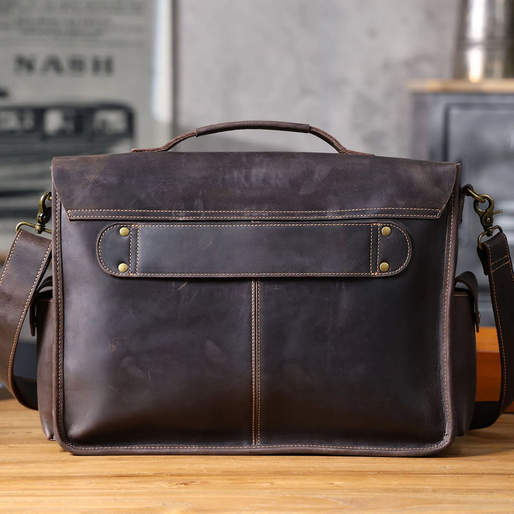 The Gavel | Serviette Frontier 16" en cuir Crazy Horse à cadre rigide