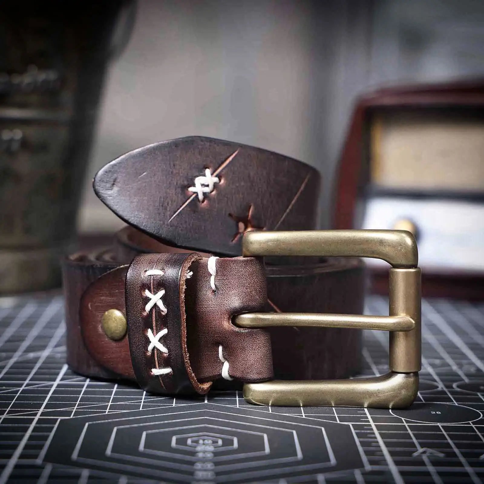 The Brass-Tacks | Ceinture Frontier en Cuir de Vachette Italien Épaissi et Laiton Massif