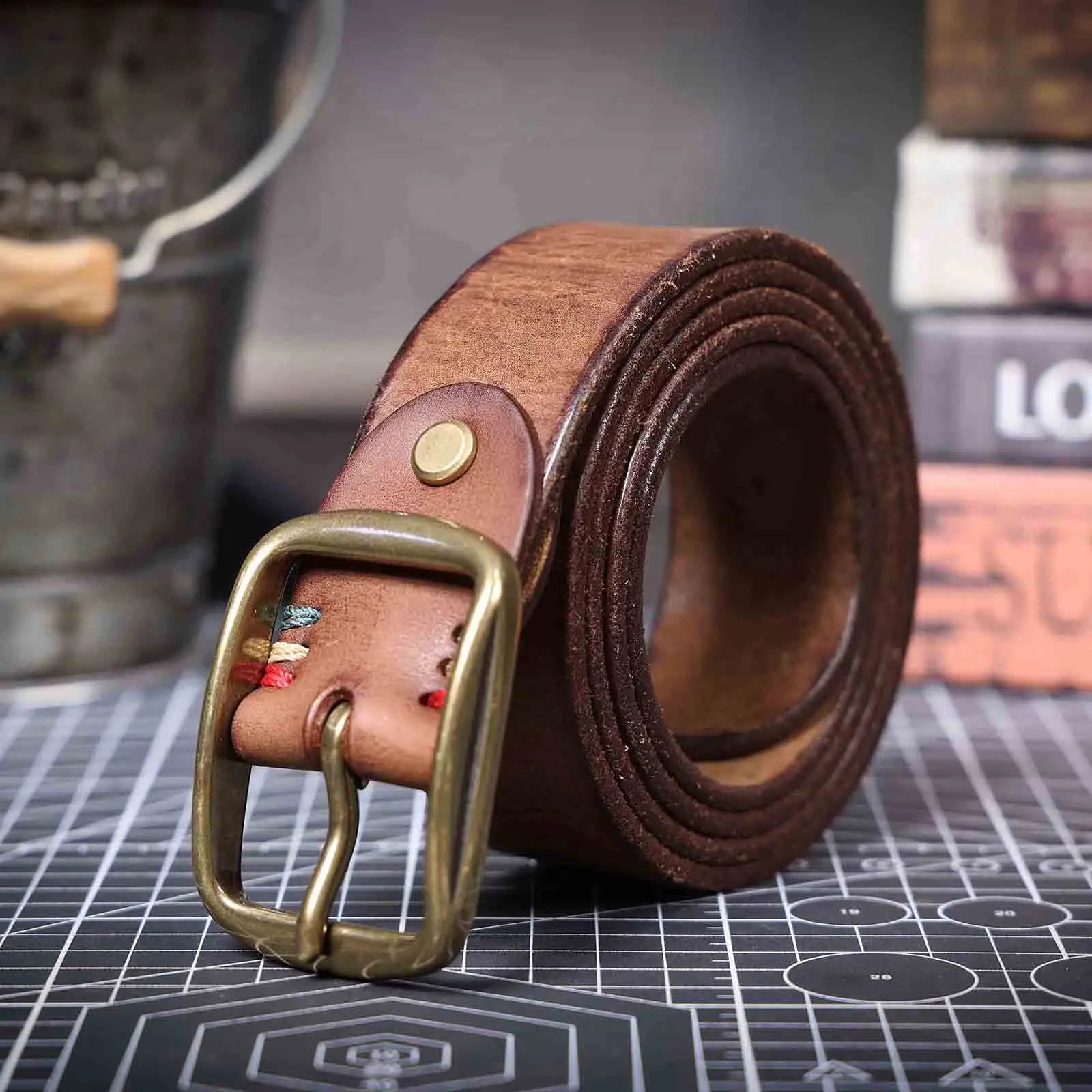Le Brass-Tack | Ceinture Frontier en cuir de vachette italien épais et en laiton massif, fabriquée à la main