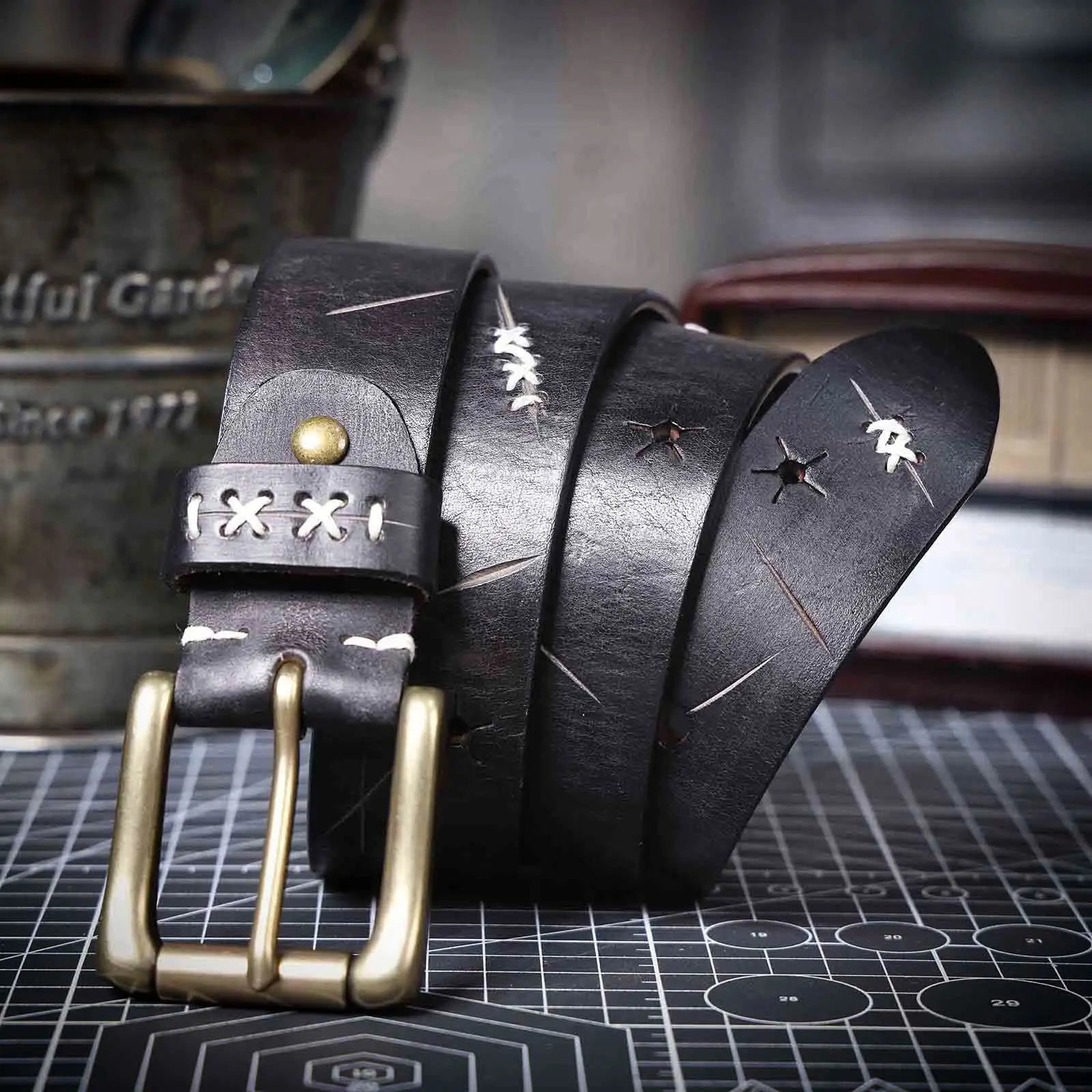 The Brass-Tacks | Ceinture Frontier en Cuir de Vachette Italien Épaissi et Laiton Massif