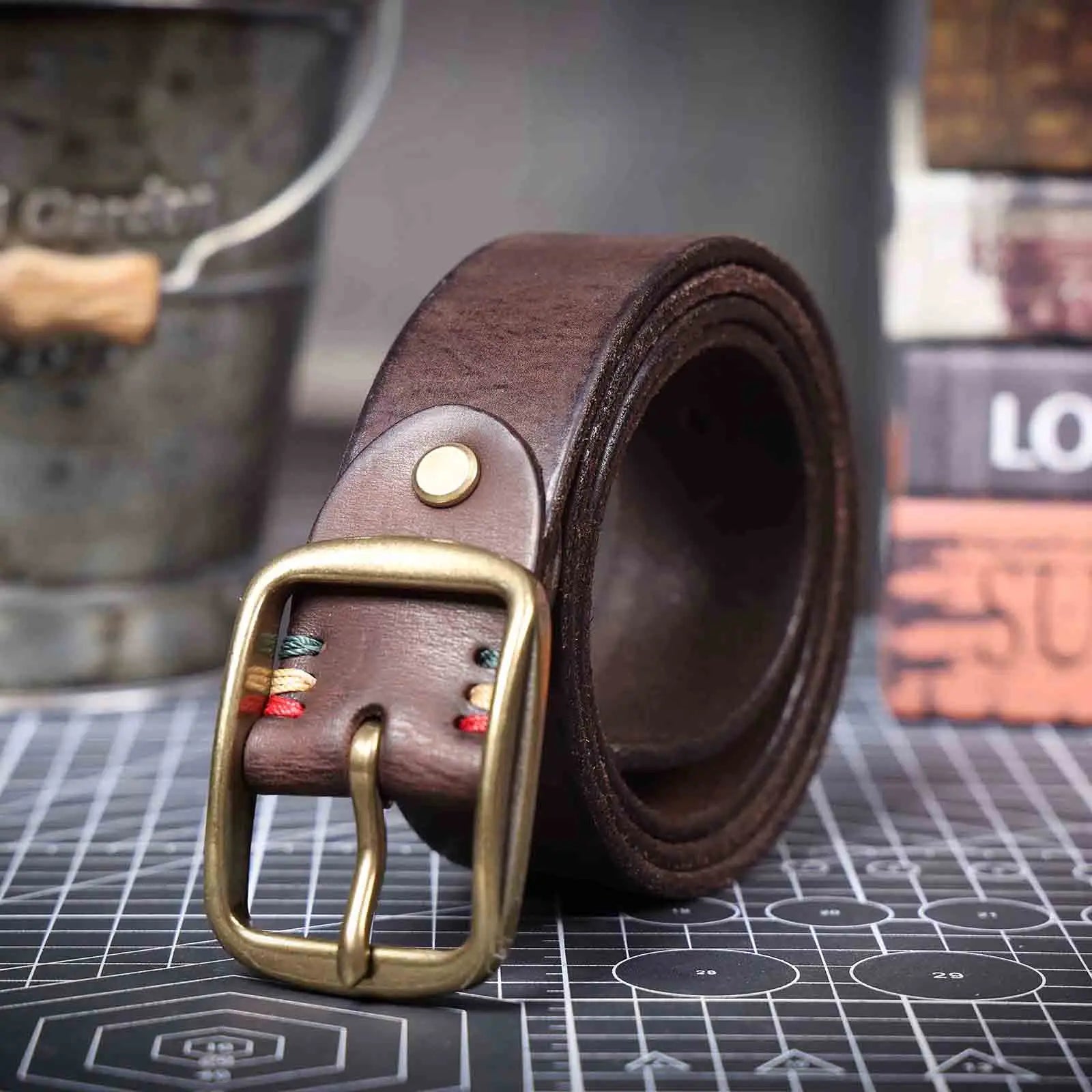 Le Brass-Tack | Ceinture Frontier en cuir de vachette italien épais et en laiton massif, fabriquée à la main
