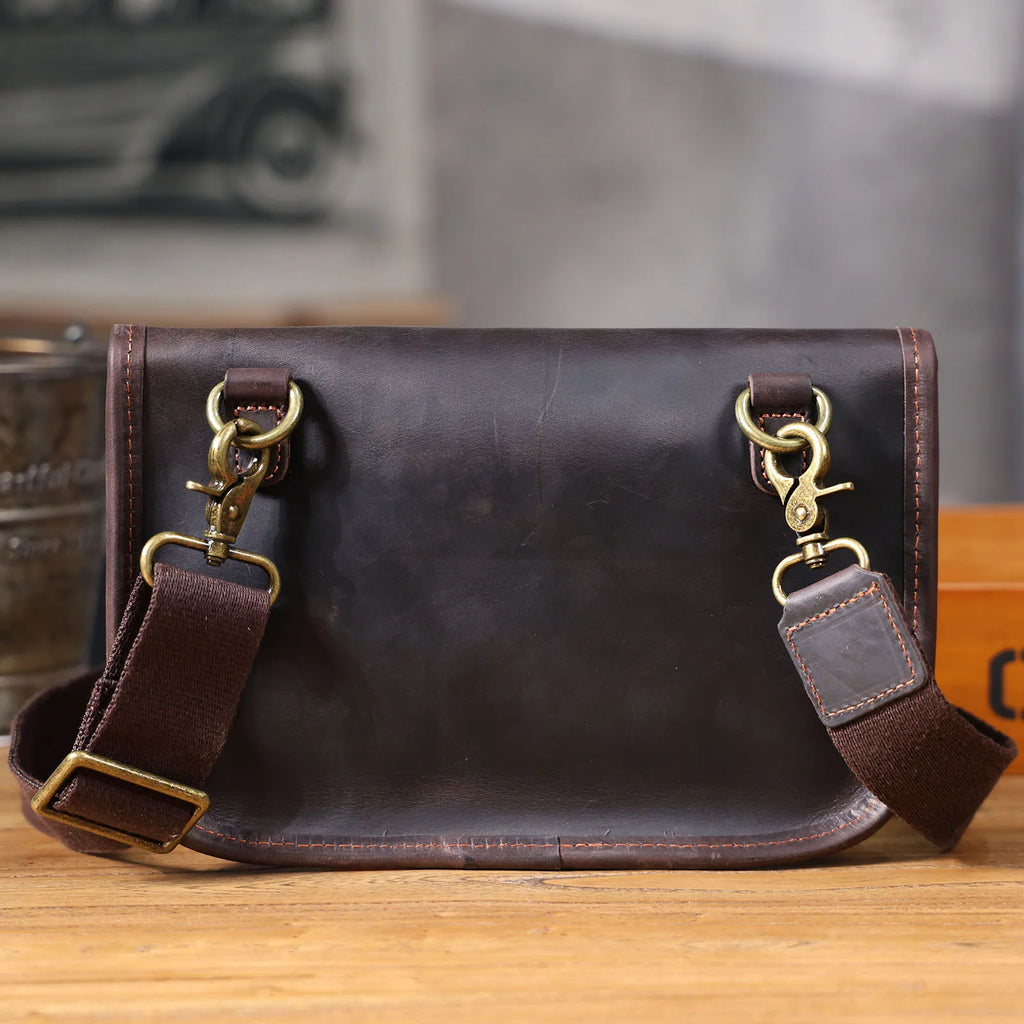 The Sentry | Sac bandoulière Hard-Frame Frontier en cuir Crazy Horse