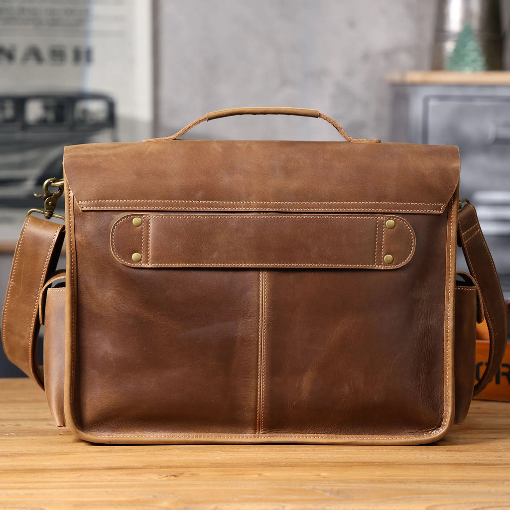 The Gavel | Serviette Frontier 16" en cuir Crazy Horse à cadre rigide
