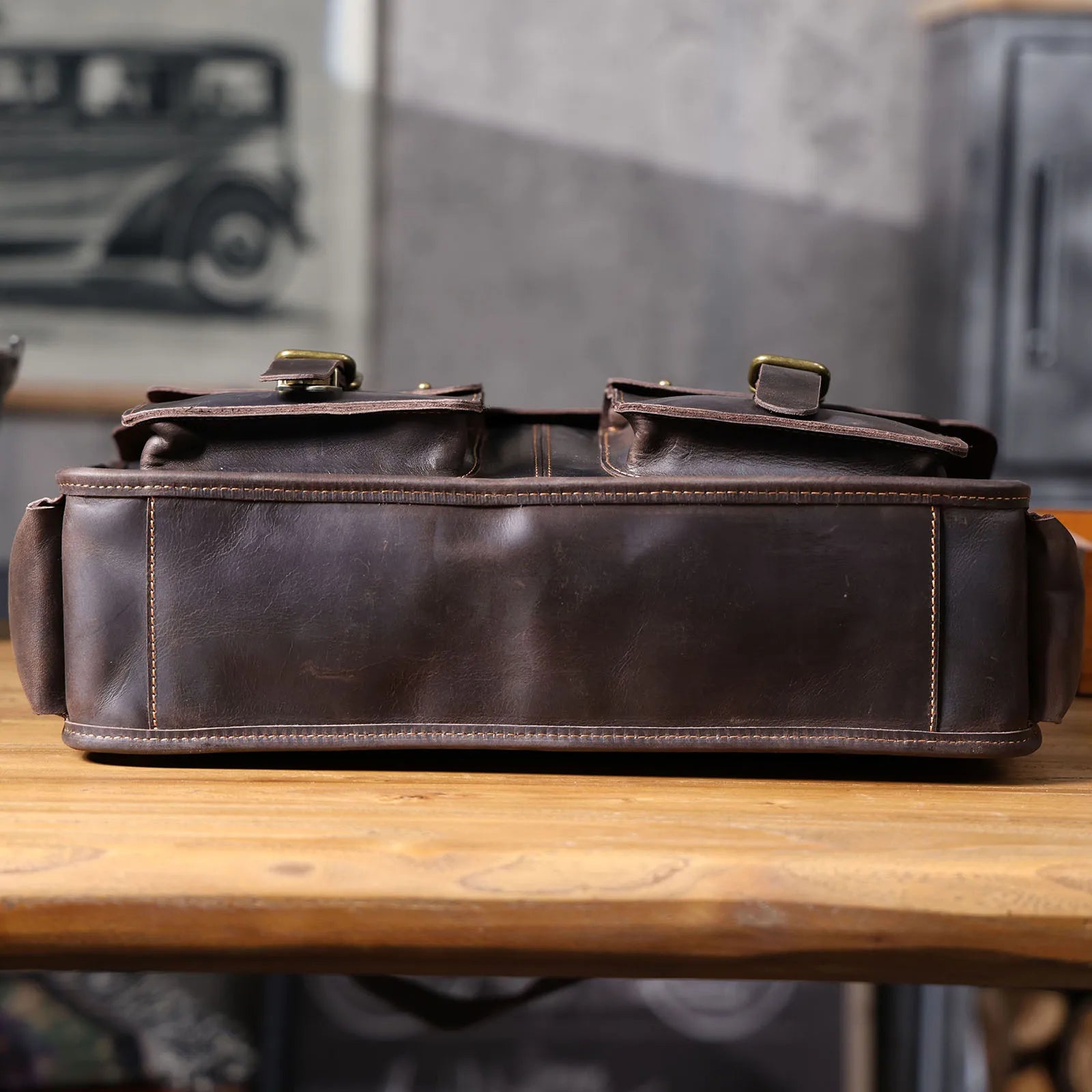 The Gavel | Serviette Frontier 16" en cuir Crazy Horse à cadre rigide