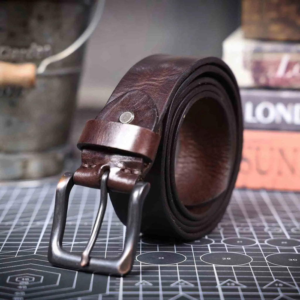 The Iron-Writ | Ceinture Frontier en Cuir de Vachette Italien Épaissi avec Boucle à Ardillon Rétro