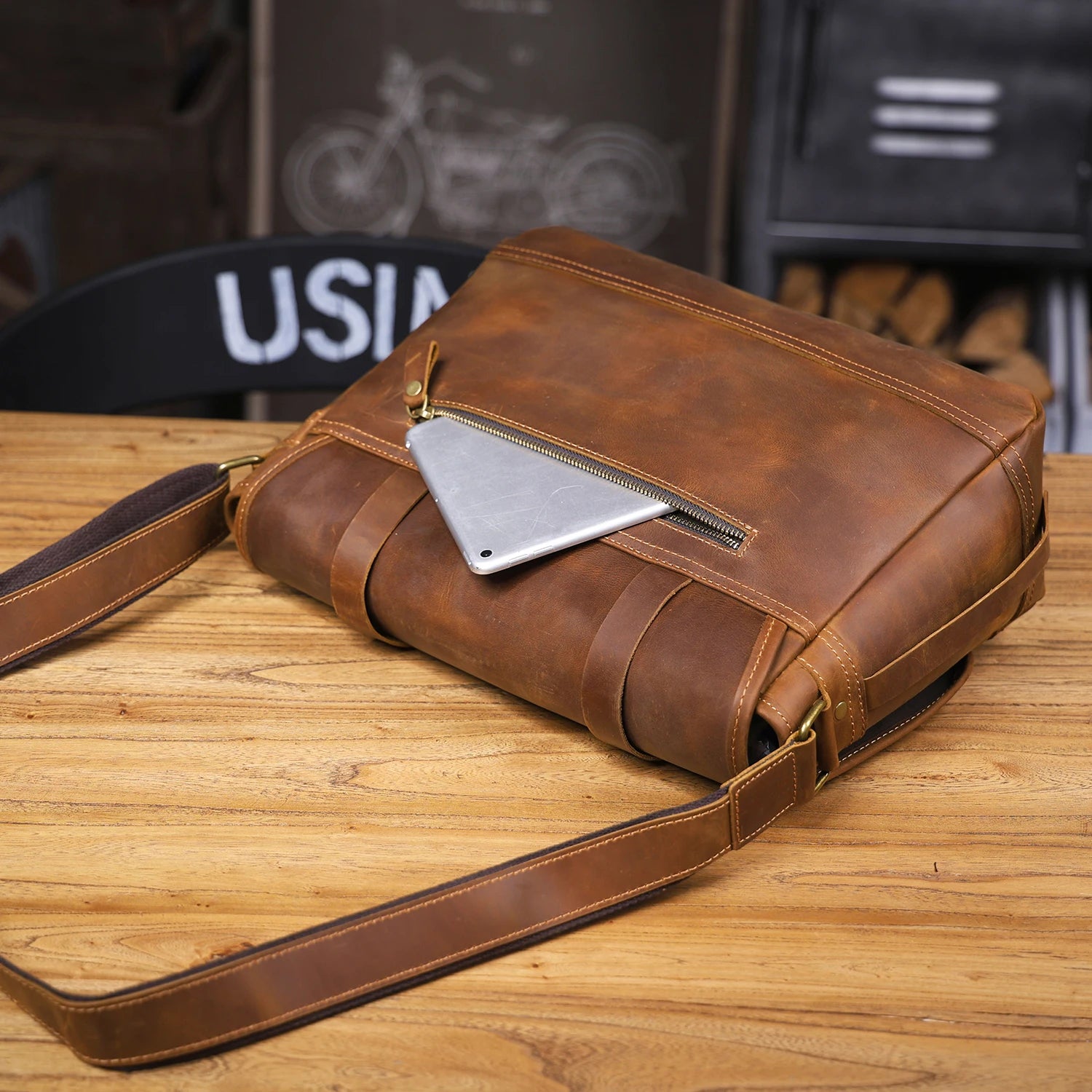 Le Sentry Messenger | Sac à bandoulière en cuir italien fait main