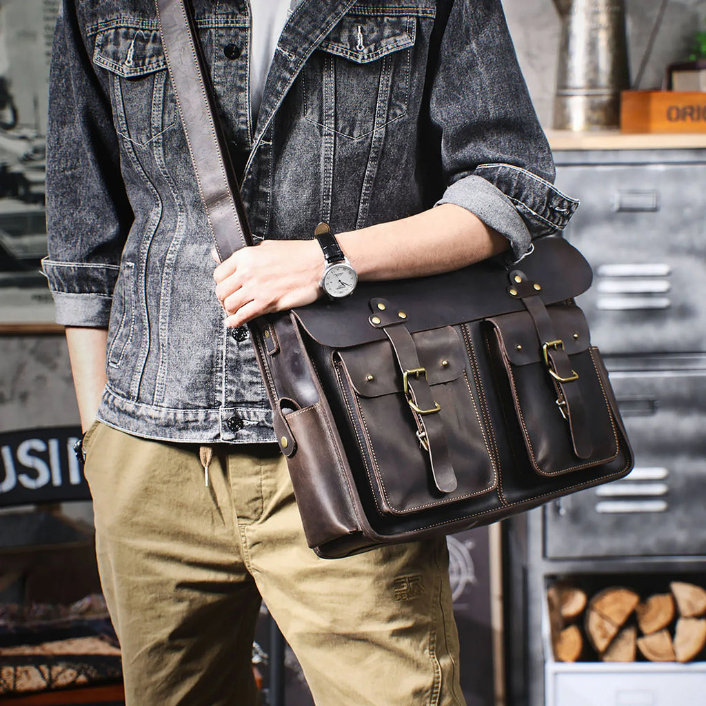 The Gavel | Serviette Frontier 16" en cuir Crazy Horse à cadre rigide
