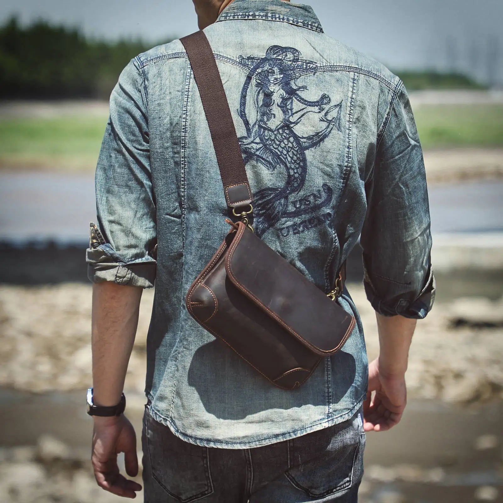 The Sentry | Hard-Frame Crazy Horse Leather Frontier Crossbody