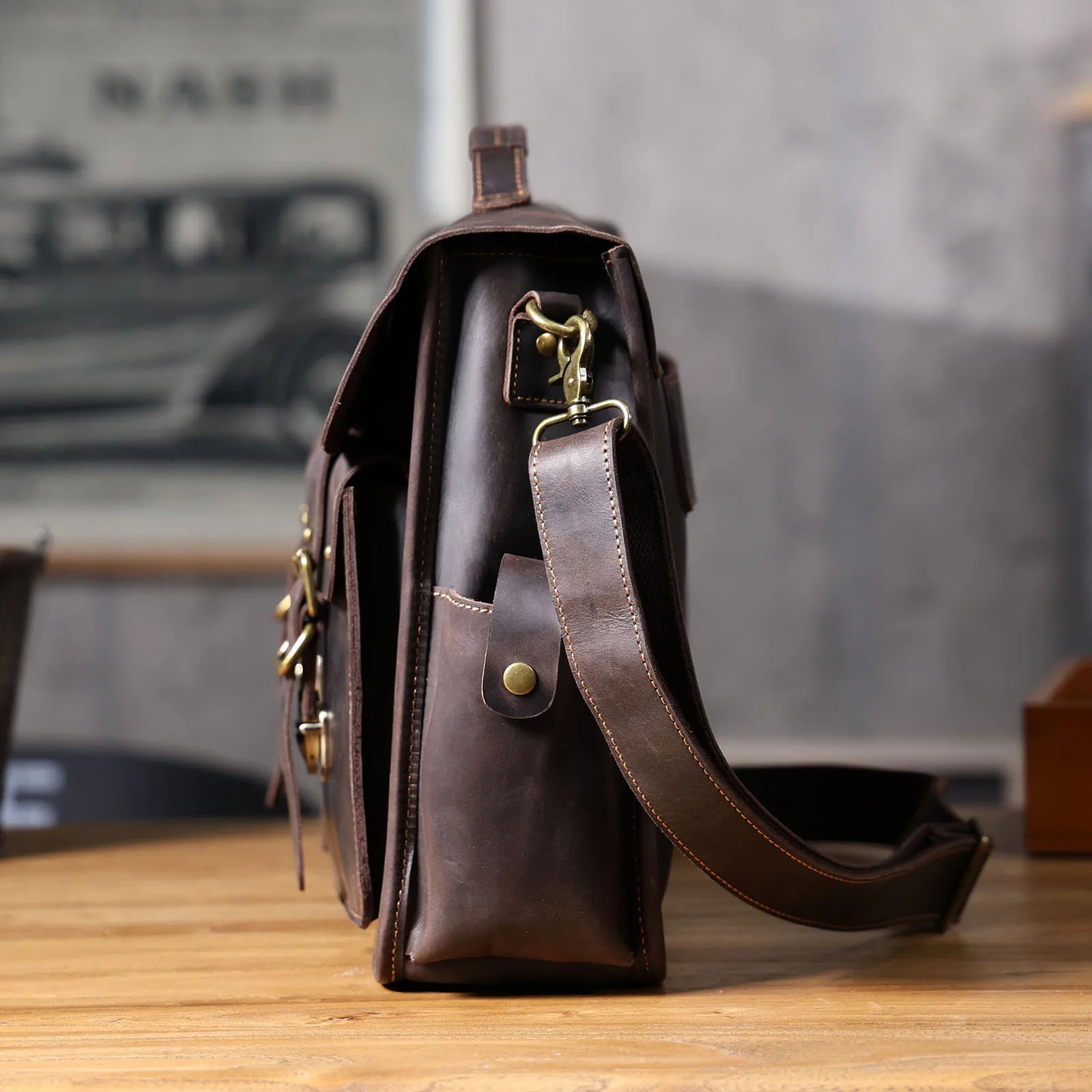 The Gavel | Serviette Frontier 16" en cuir Crazy Horse à cadre rigide