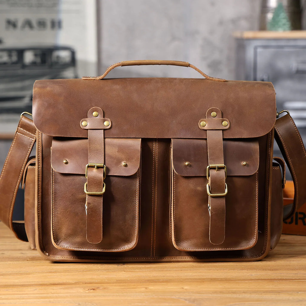 The Gavel | Serviette Frontier 16" en cuir Crazy Horse à cadre rigide