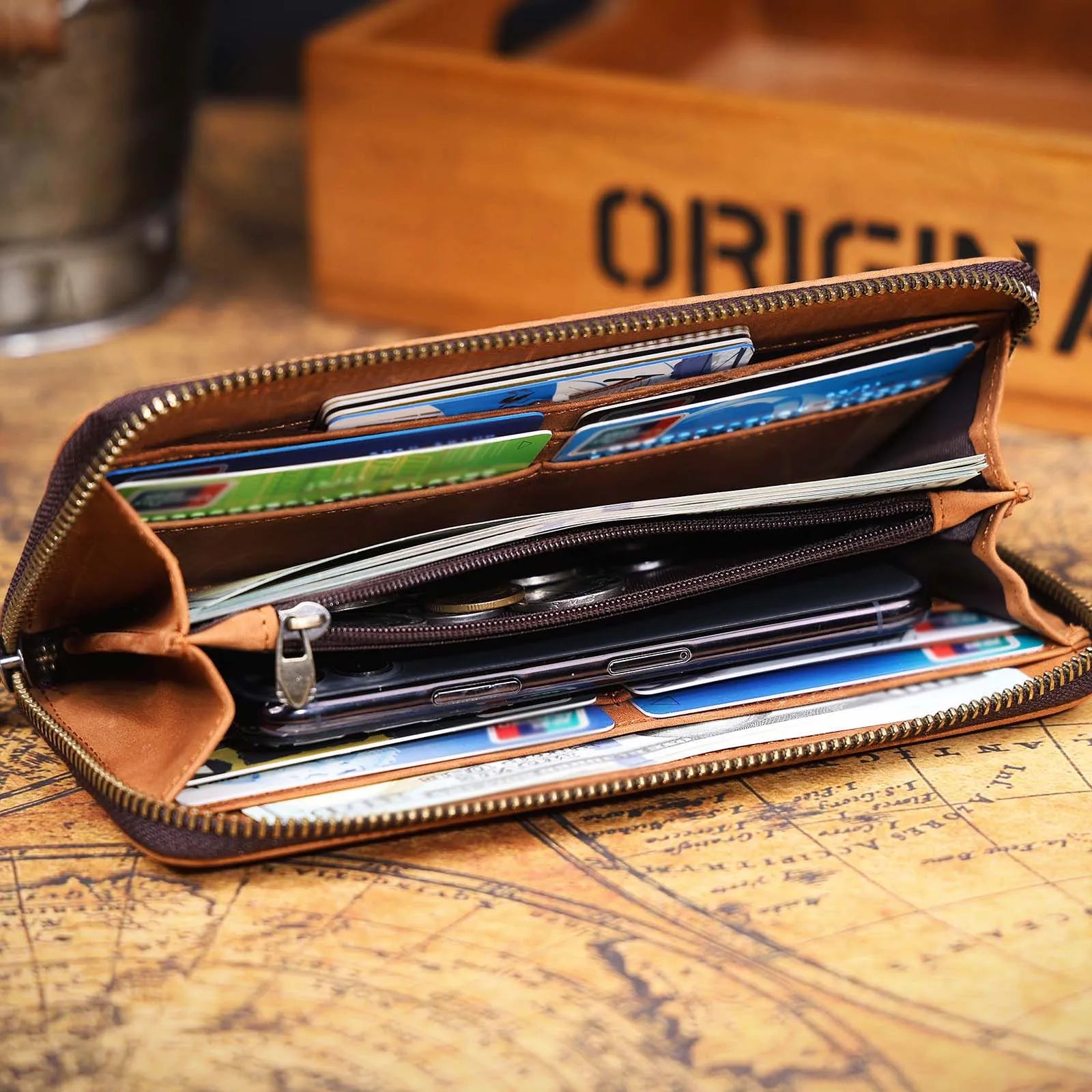 Le Ledger | Pochette longue et portefeuille de téléphone en cuir Crazy Horse fait main