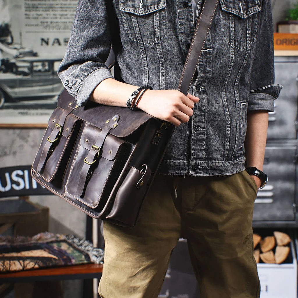 The Gavel | Serviette Frontier 16" en cuir Crazy Horse à cadre rigide