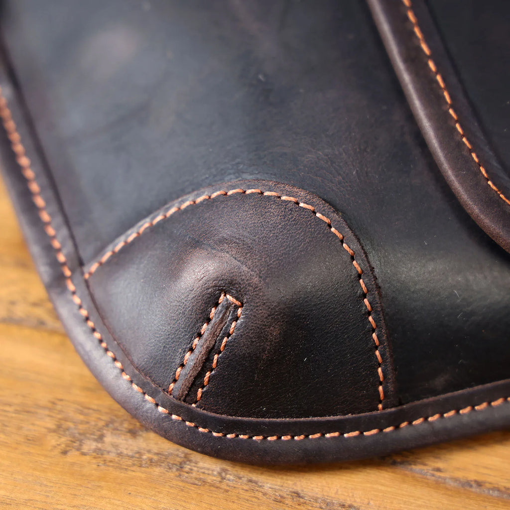 The Sentry | Sac bandoulière Hard-Frame Frontier en cuir Crazy Horse