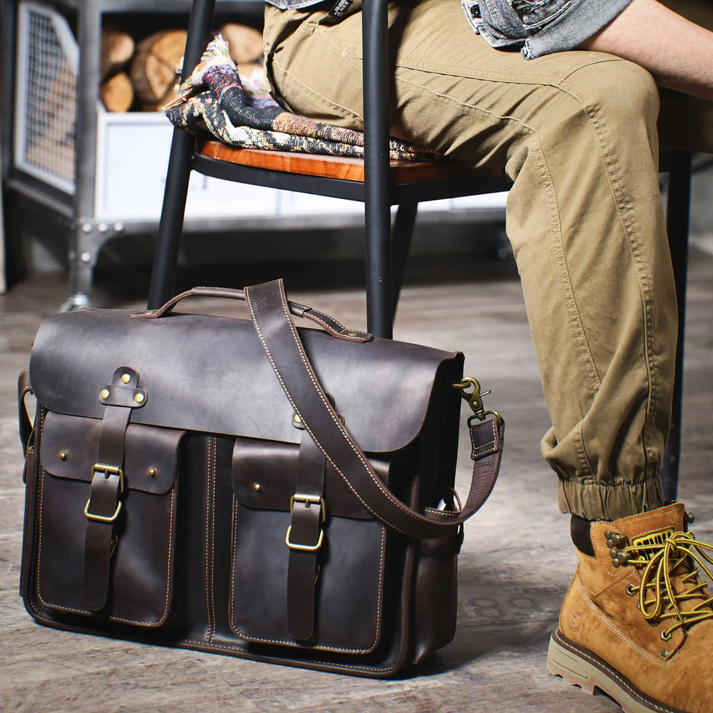 The Gavel | Serviette Frontier 16" en cuir Crazy Horse à cadre rigide