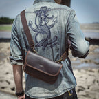 The Sentry | Sac bandoulière Hard-Frame Frontier en cuir Crazy Horse
