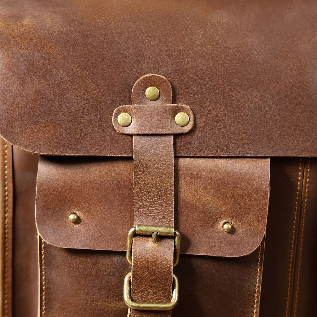 The Gavel | Serviette Frontier 16" en cuir Crazy Horse à cadre rigide