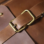 The Gavel | Serviette Frontier 16" en cuir Crazy Horse à cadre rigide