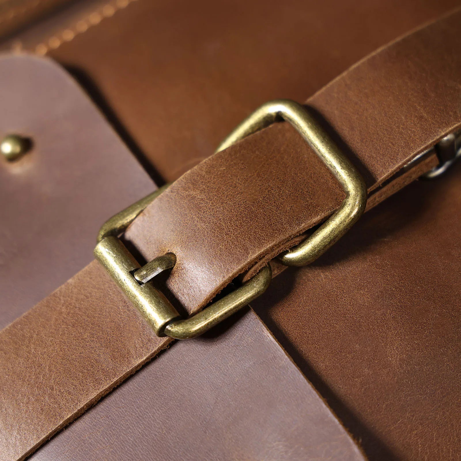 The Gavel | Serviette Frontier 16" en cuir Crazy Horse à cadre rigide