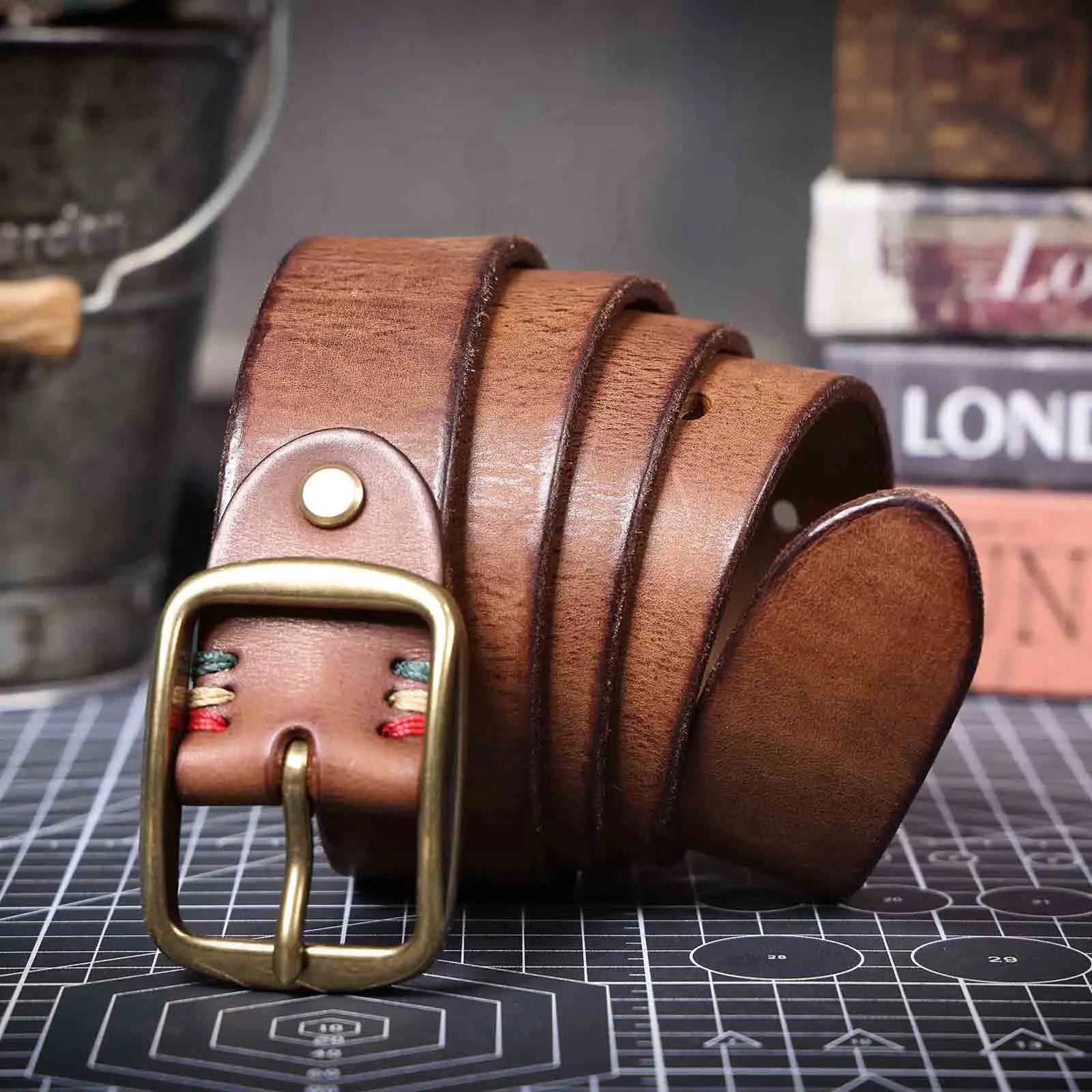 Le Brass-Tack | Ceinture Frontier en cuir de vachette italien épais et en laiton massif, fabriquée à la main