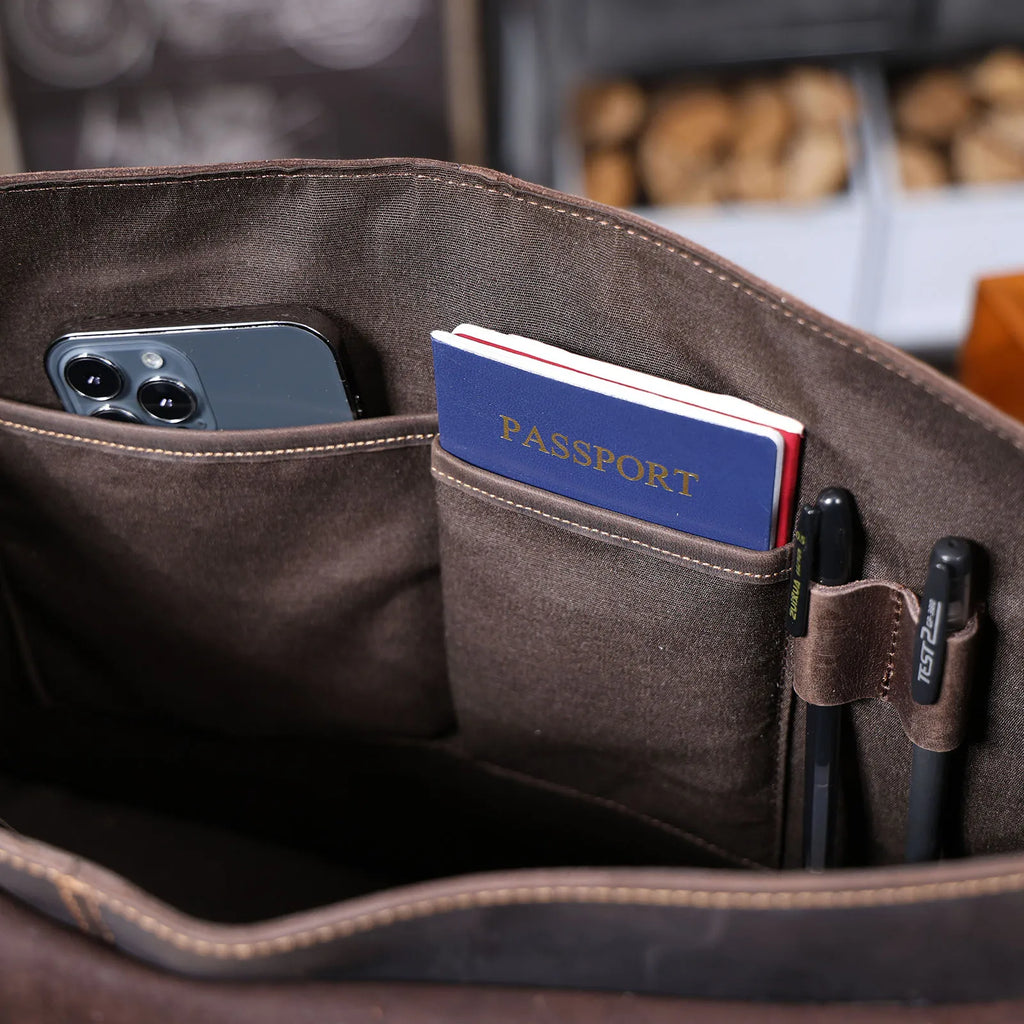 The Gavel | Serviette Frontier 16" en cuir Crazy Horse à cadre rigide