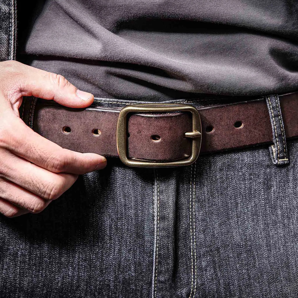 Le Brass-Tack | Ceinture Frontier en cuir de vachette italien épais et en laiton massif, fabriquée à la main