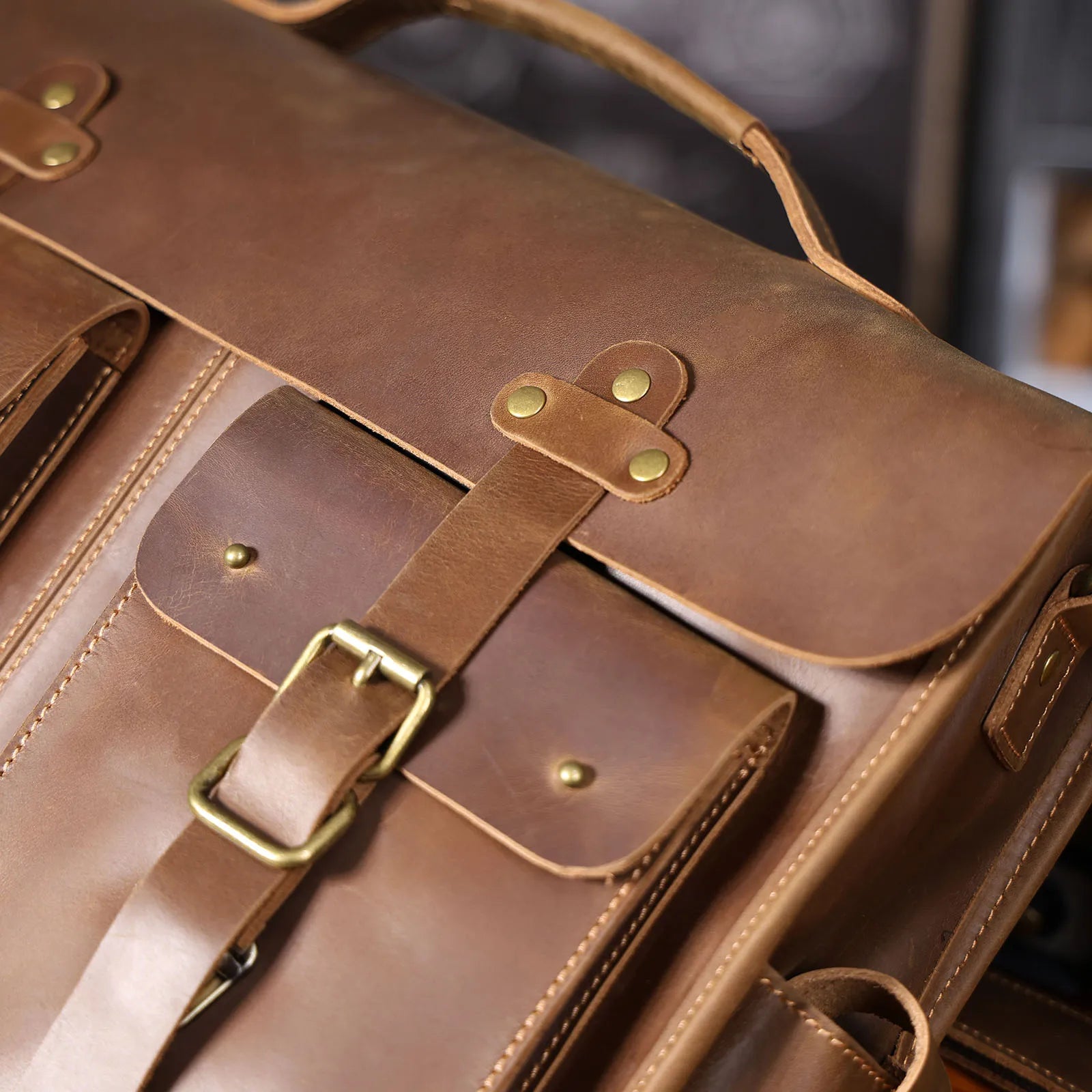 The Gavel | Serviette Frontier 16" en cuir Crazy Horse à cadre rigide