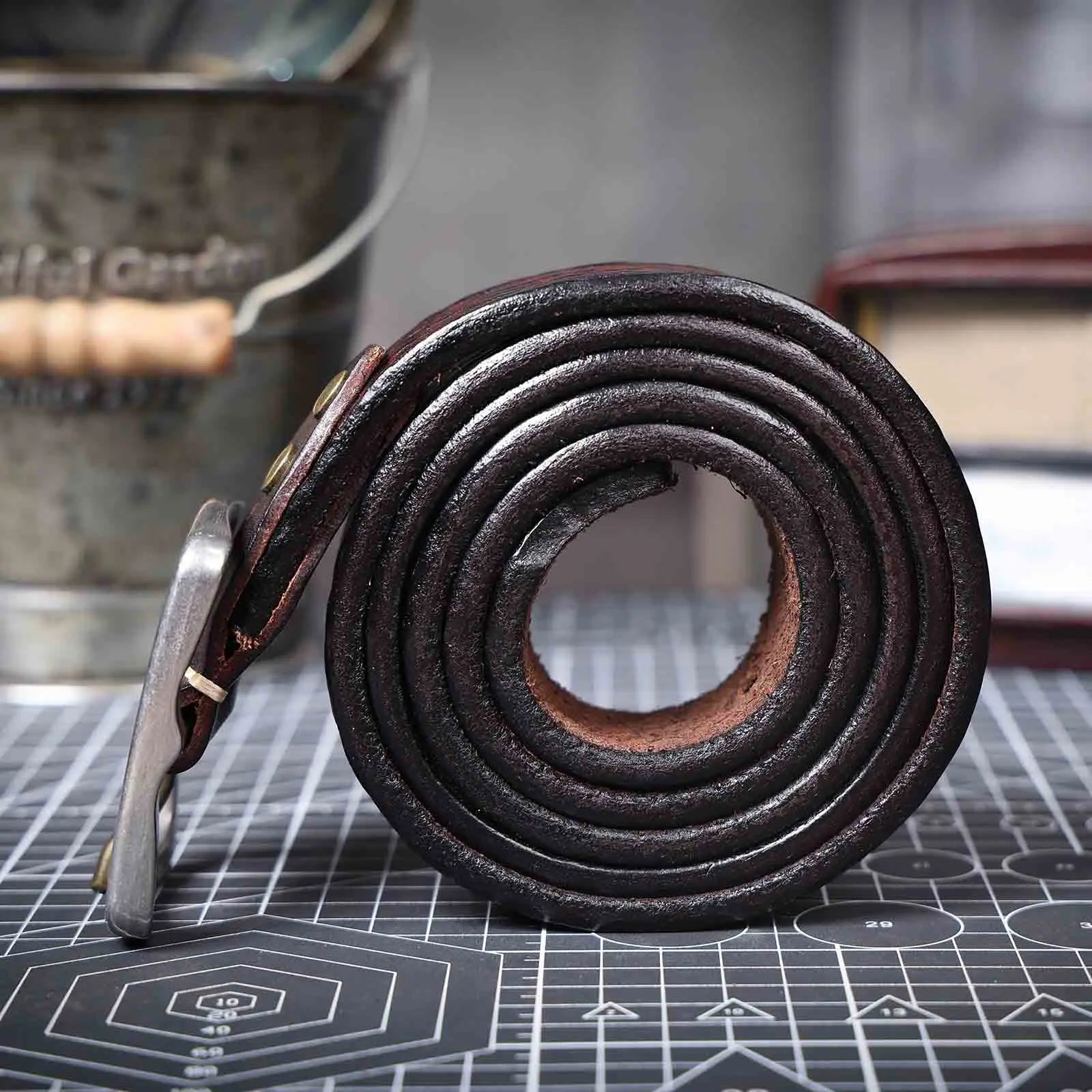 The Iron-Clad | Ceinture Frontier en cuir de vache italien épais et acier inoxydable (coffret cadeau)