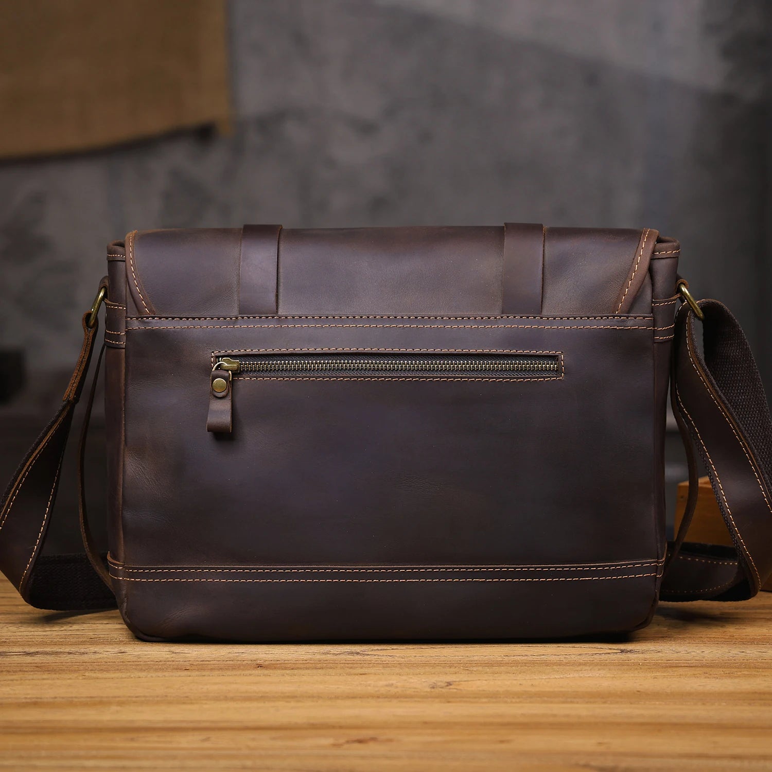 Le Sentry Messenger | Sac à bandoulière en cuir italien fait main