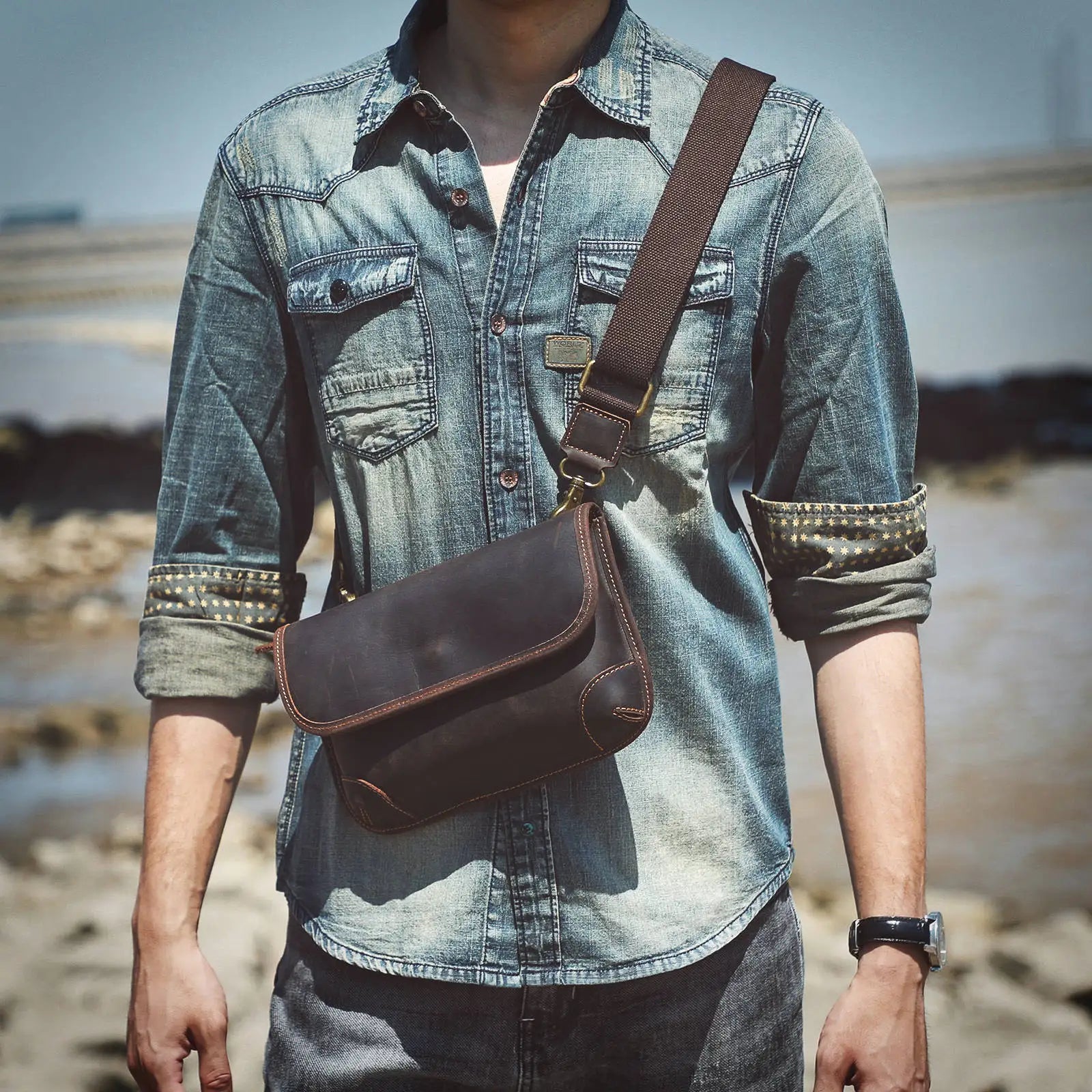 The Sentry | Hard-Frame Crazy Horse Leather Frontier Crossbody