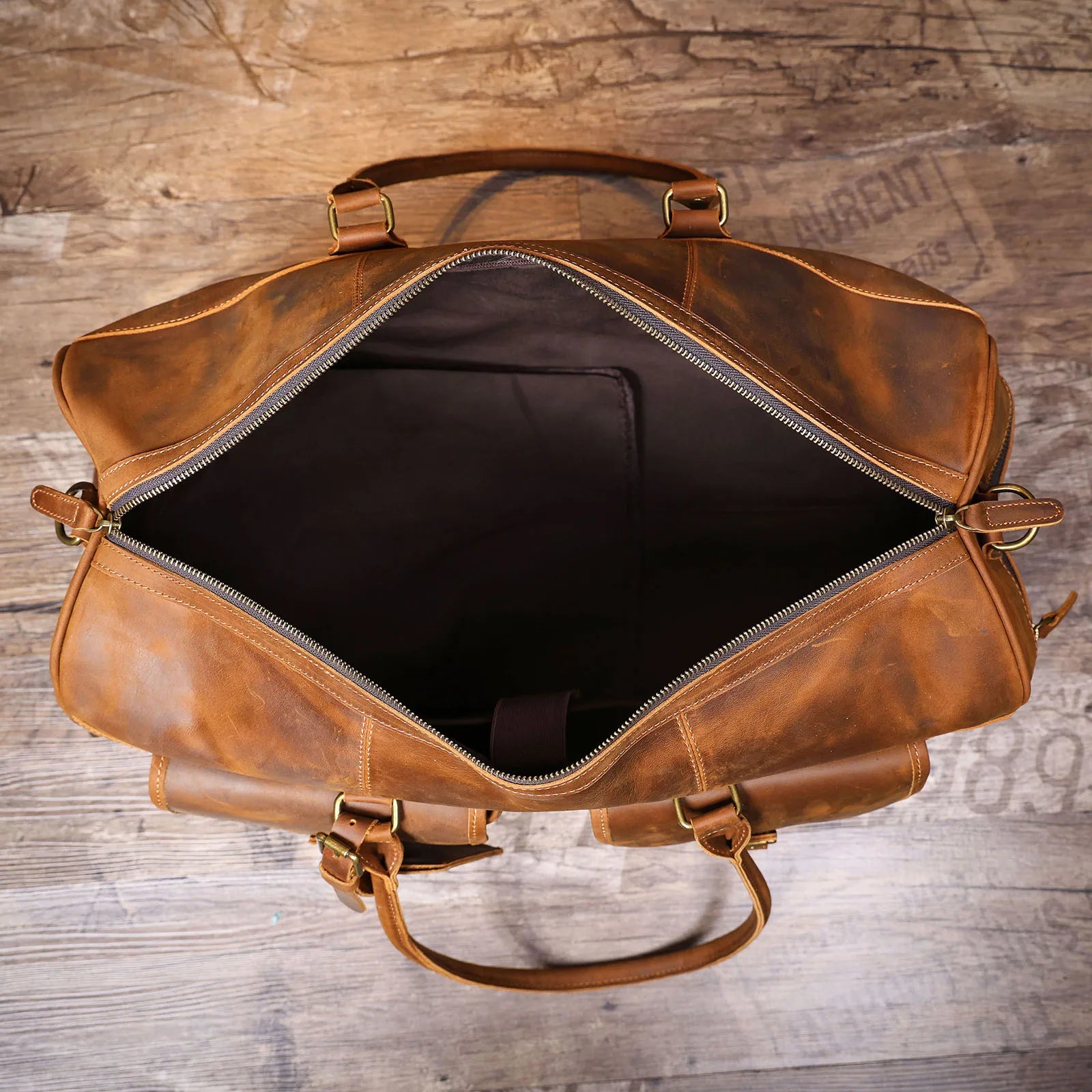 The Iron-Horse | Handgefertigte Overland Duffel aus Crazy Horse Leder