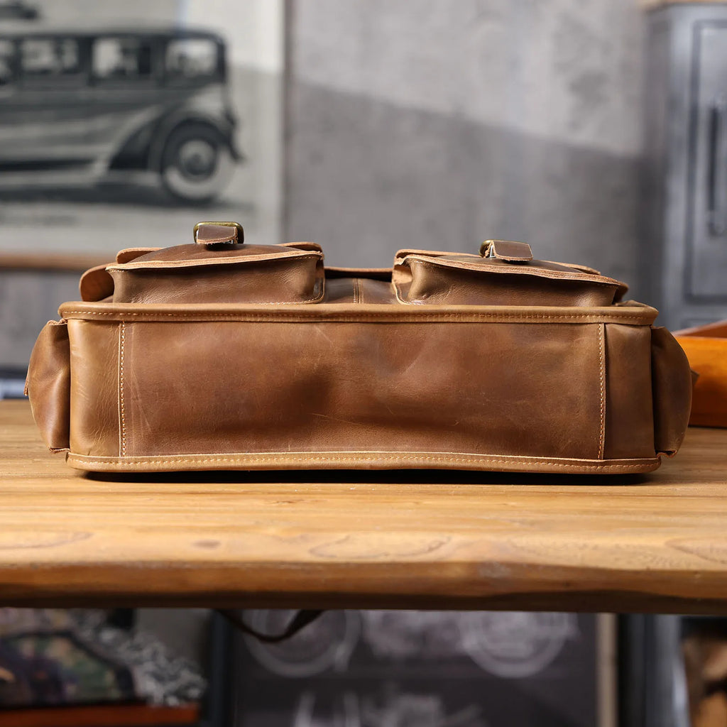 The Gavel | Serviette Frontier 16" en cuir Crazy Horse à cadre rigide