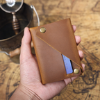 The Outpost | Porte-cartes minimaliste en cuir pleine fleur Crazy Horse fait main