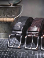 The Iron-Writ | Ceinture Frontier en Cuir de Vachette Italien Épaissi avec Boucle à Ardillon Rétro