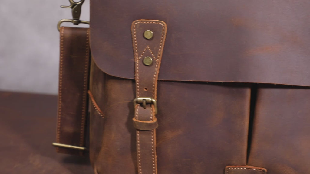 Le Grit-Stone | Sacoche Frontier Dispatch en cuir Crazy Horse fait main